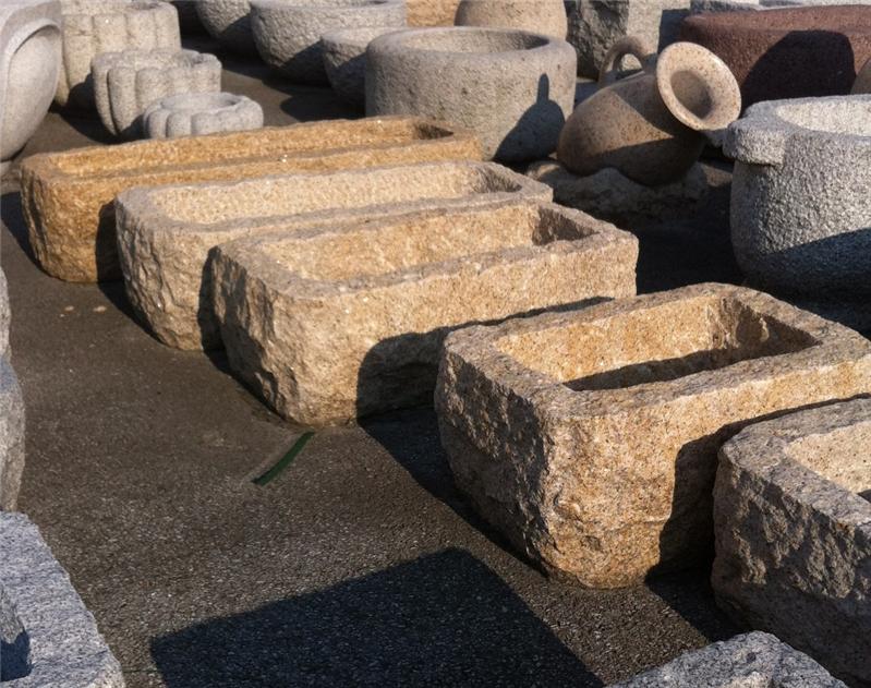 FIORIERE IN PIETRA GRANITO A CUNEO PIEMONTE