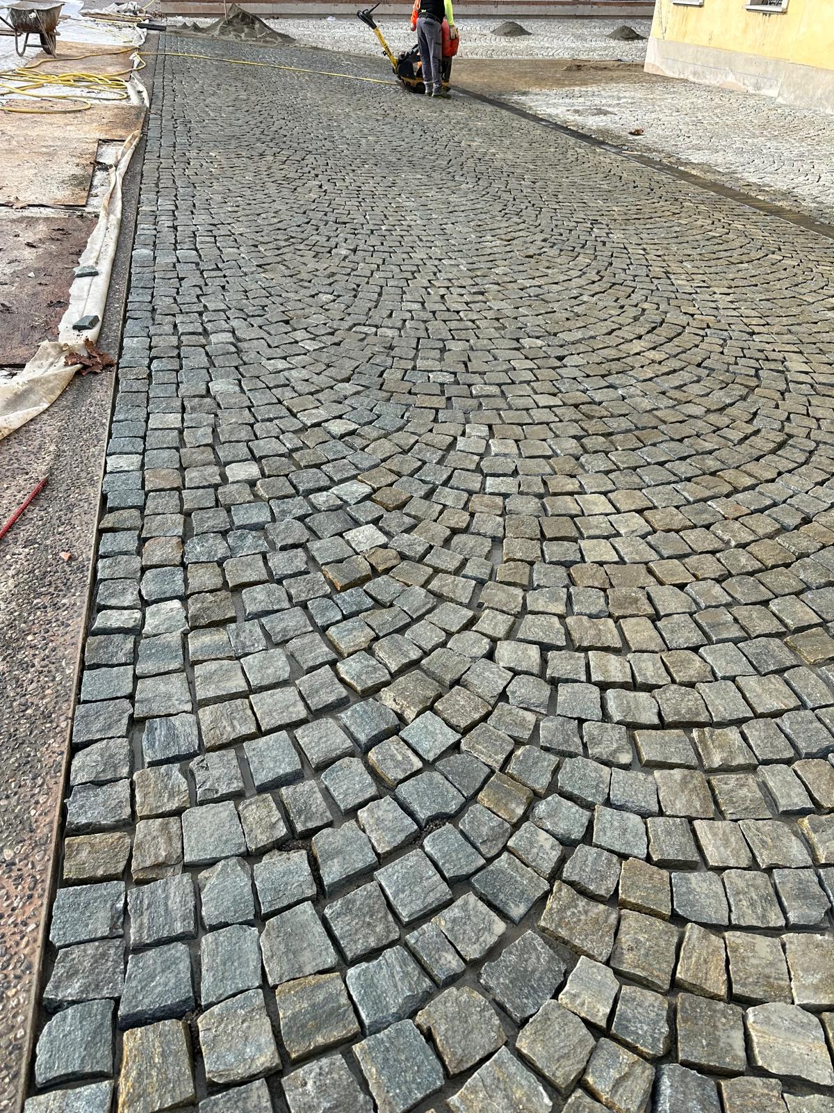 RIQUALIFICAZIONE PAVIMENTAZIONE PIAZZA MARTIRI DELLA LIBERTA