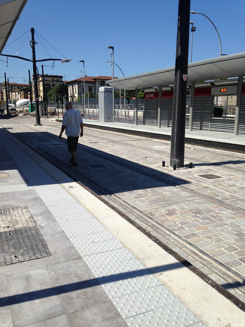 Cordoli e zanelle in granito per la tramvia di Firenze - linea 3