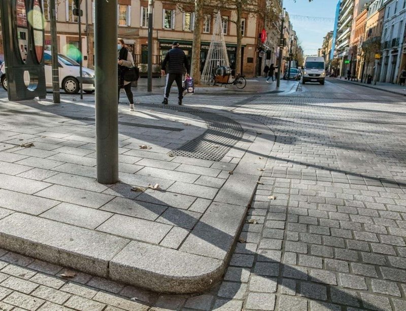 Pavimentazioni esterne in granito per aree sottoposte a traffico veicolare intenso